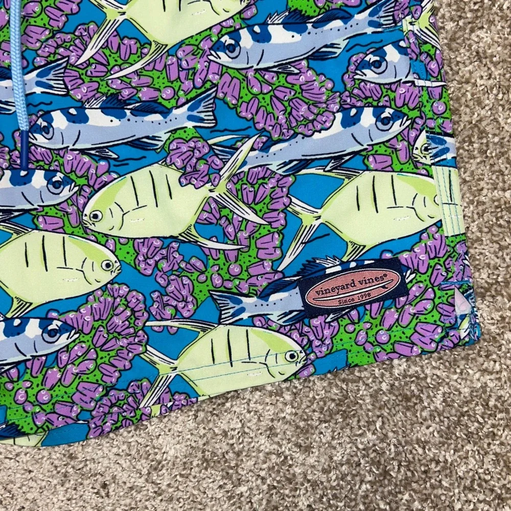 Vineyard Vines Swim Trunks Mesh Lined Men Size Small Fish Coral AOP Beach‎